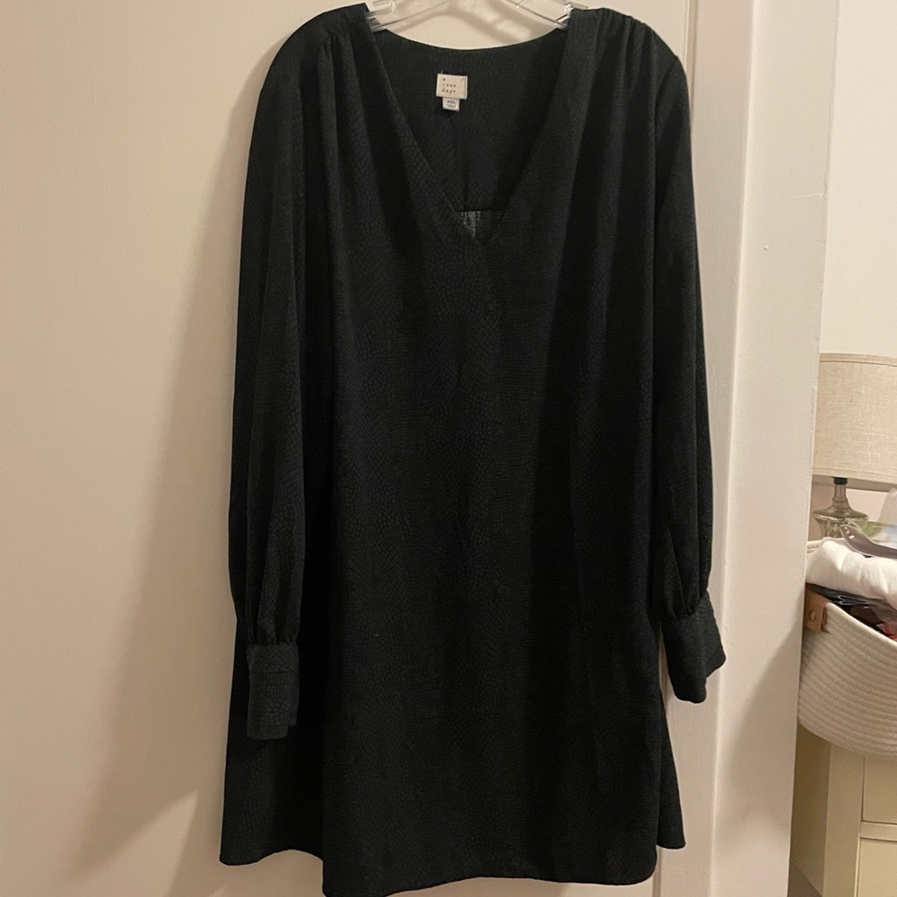 A New Day v neck dress- green and black snake print- XXL
